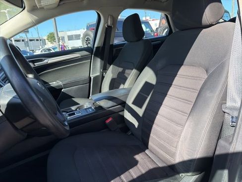 Used 2020 Ford Fusion SE image 11