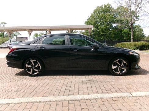 Used 2022 Hyundai Elantra Limited image 4