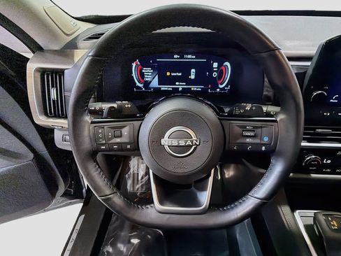 Used 2024 Nissan Pathfinder Platinum AWD/4WD image 11