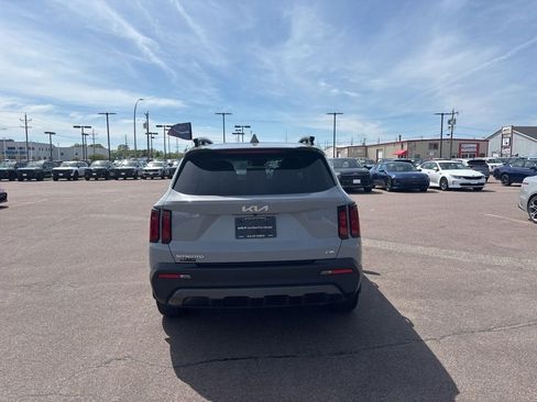 Used 2023 Kia Sorento S w/ Panoramic Sunroof Package AWD/4WD image 6