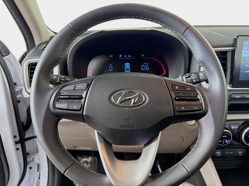 Certified 2024 Hyundai Venue SEL image 12