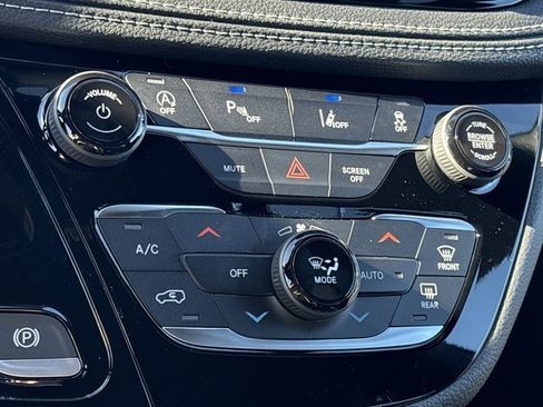 New 2026 Chrysler Pacifica Select image 36