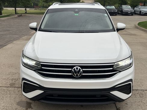 Certified 2023 Volkswagen Tiguan SE w/ Panoramic Sunroof Package FWD image 3