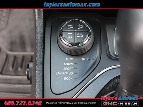 Used 2019 Jeep Cherokee Trailhawk AWD/4WD image 22
