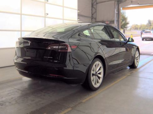 Used 2022 Tesla Model 3 Long Range AWD/4WD image 2
