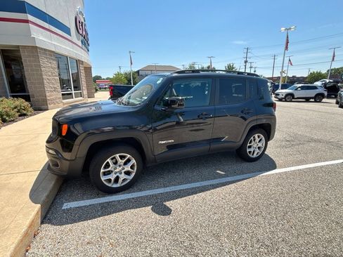 Used 2018 Jeep Renegade Latitude w/ Cold Weather Group AWD/4WD image 1