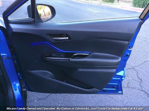 Used 2020 Toyota C-HR XLE image 30