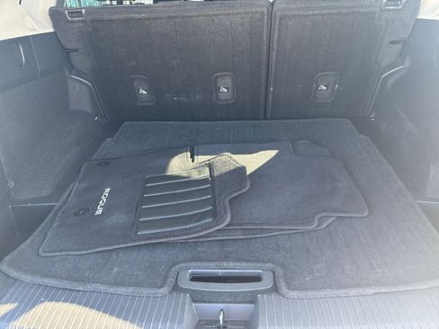 Used 2025 Nissan Rogue SV FWD image 32