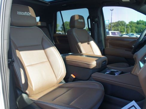 Used 2024 Chevrolet Tahoe High Country AWD/4WD image 23