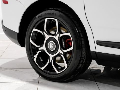 Used 2022 Rolls-Royce Cullinan Black Badge image 47