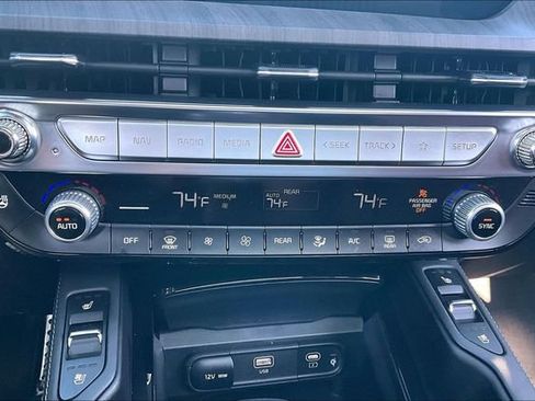 Used 2025 Kia Telluride SX w/ SX Captain's Chair Package AWD/4WD image 32