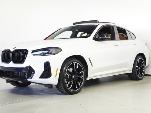Used 2025 BMW X4 M40i w/ Premium Package image 2