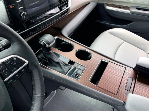 Certified 2024 Toyota Sienna XLE FWD image 16