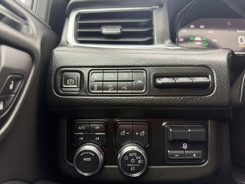 Used 2023 GMC Yukon Denali w/ Advanced Technology Package AWD/4WD image 23