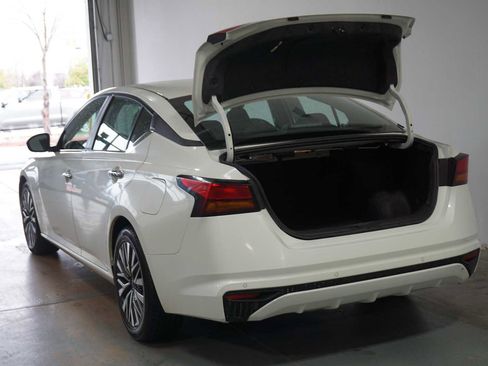 Used 2023 Nissan Altima 2.5 SV image 4