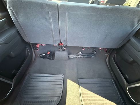 Used 2025 Chevrolet Silverado 2500 LT w/ Convenience Package image 32