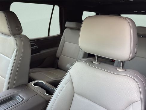 Used 2024 GMC Yukon SLT w/ SLT Luxury Package AWD/4WD image 17