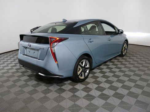 Used 2016 Toyota Prius Three Touring FWD image 3