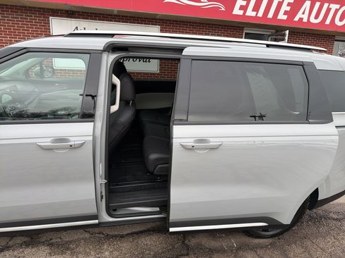 Used 2024 Kia Carnival SX Prestige image 16