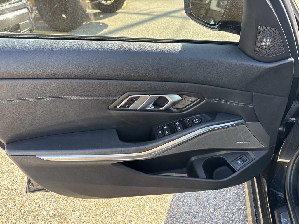 Used 2019 BMW 330i Sedan w/ M Sport Package RWD image 19