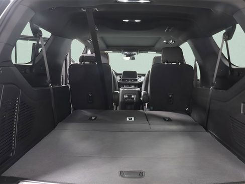 Used 2024 GMC Yukon XL AT4 w/ Technology Package image 32