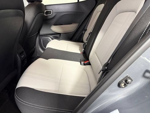 Used 2025 Hyundai Venue SEL FWD image 24