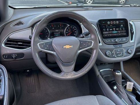 Used 2018 Chevrolet Malibu LT image 16