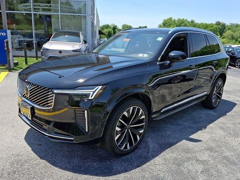 Certified 2025 Volvo XC90 B6 Plus AWD/4WD image 3