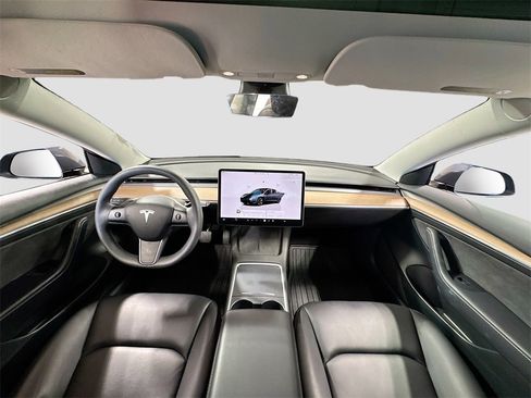 Used 2023 Tesla Model 3 Standard Range image 16