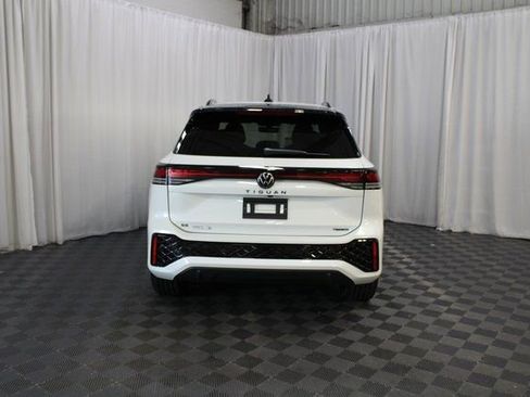 New 2025 Volkswagen Tiguan SE R-Line AWD/4WD image 22