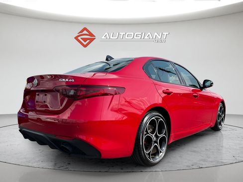 Used 2023 Alfa Romeo Giulia Veloce RWD image 7