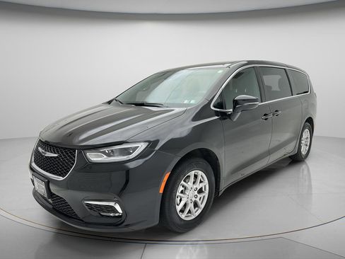 Used 2025 Chrysler Pacifica Select FWD image 3