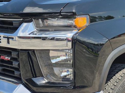 Used 2023 Chevrolet Silverado 2500 LT w/ Convenience Package AWD/4WD image 2