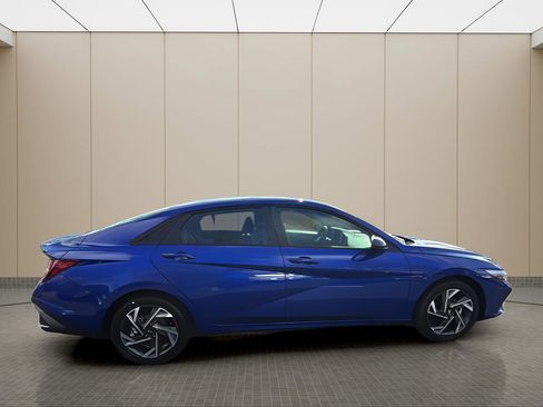 Certified 2025 Hyundai Elantra Sport image 14