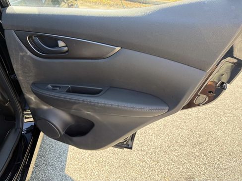 Used 2022 Nissan Rogue Sport S FWD image 16