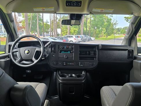 Used 2025 Chevrolet Express 3500 LT w/ LT Preferred Equipment Group RWD image 12