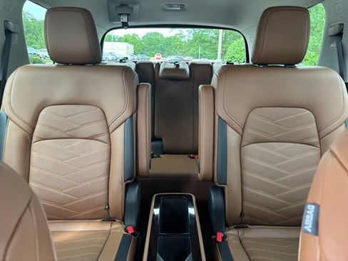 Used 2025 Nissan Pathfinder Platinum AWD/4WD image 28