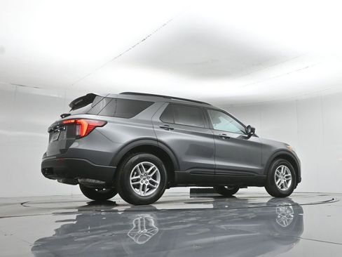 New 2026 Ford Explorer Active RWD image 48