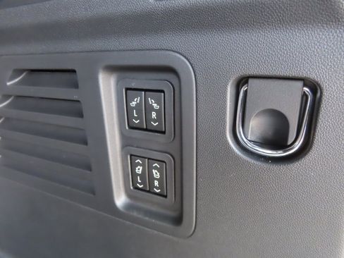 New 2026 Chevrolet Traverse RS w/ LPO, Floor Liner Package image 21