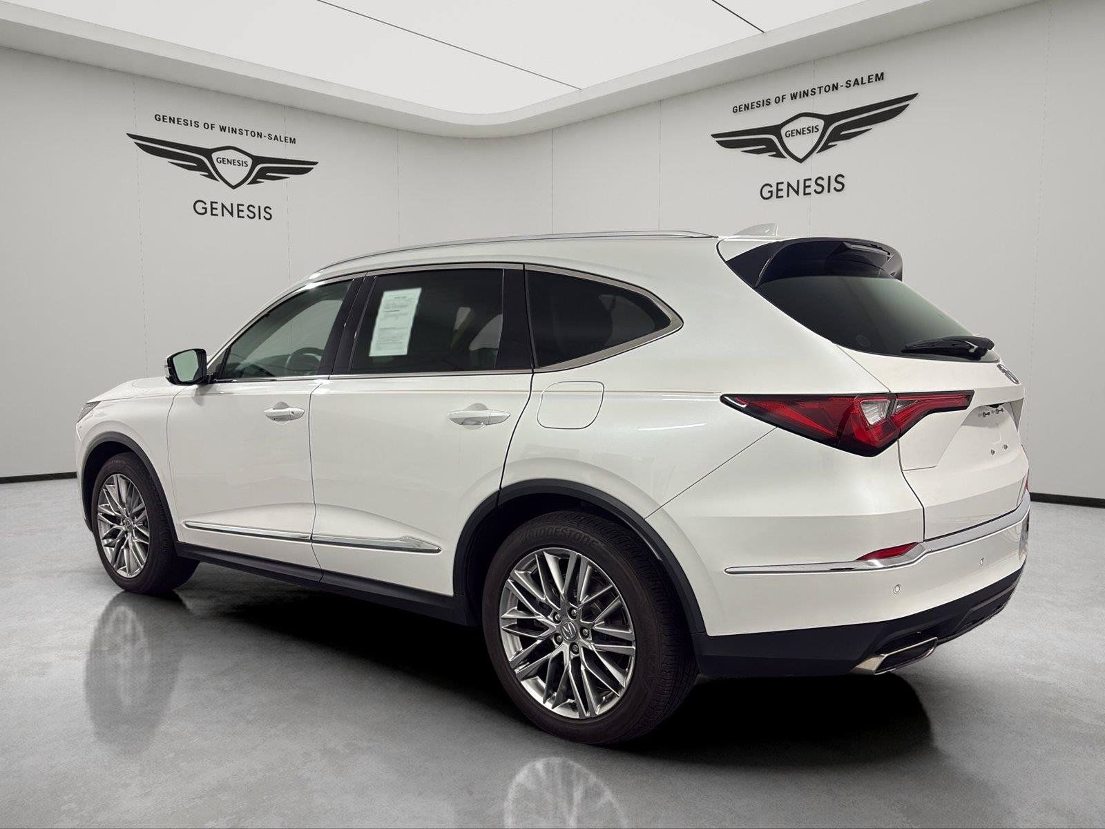 Used 2022 Acura MDX w/ Advance Package AWD/4WD image 3