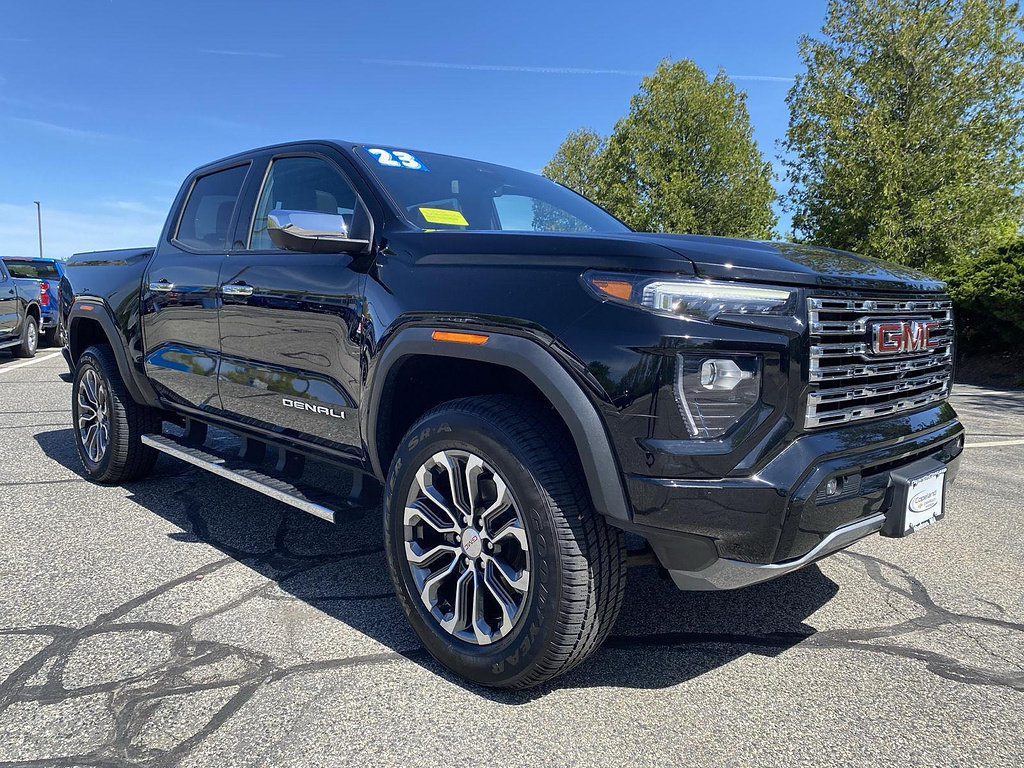 Used 2023 GMC Canyon Denali AWD/4WD image 3