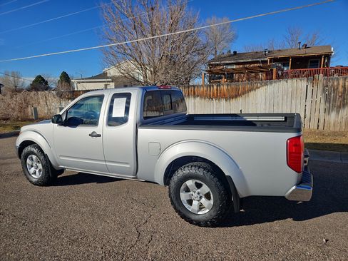 Used 2011 Nissan Frontier SV w/ SV Premium Utility Pkg image 4
