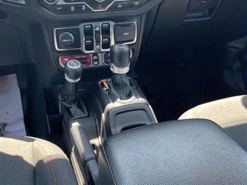 Used 2024 Jeep Wrangler Unlimited Rubicon AWD/4WD image 16