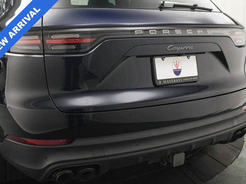 Used 2023 Porsche Cayenne Platinum Edition image 22