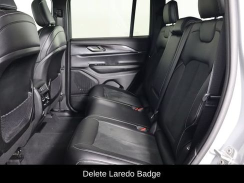 Used 2023 Jeep Grand Cherokee Altitude AWD/4WD image 16