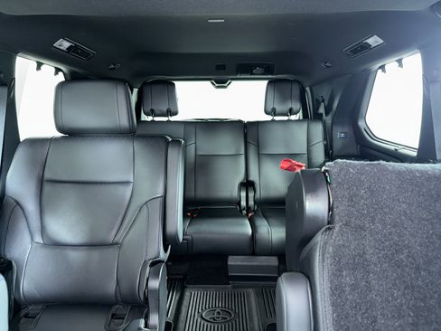 Used 2024 Toyota Sequoia Platinum image 6
