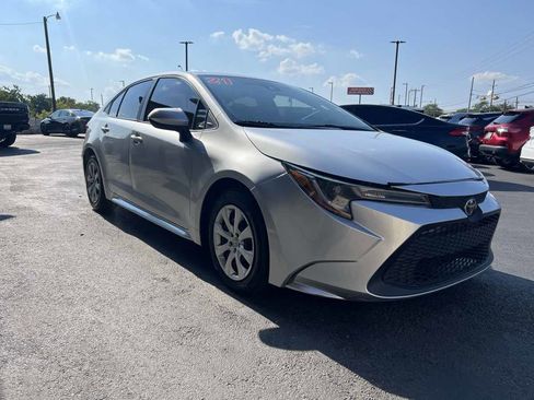 Used 2021 Toyota Corolla LE image 6