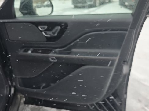 Used 2025 Lincoln Aviator AWD image 39