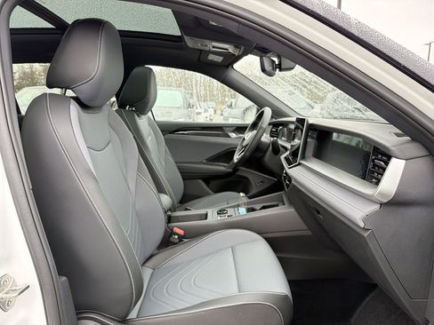 New 2026 Volkswagen Tiguan SE R-Line image 20