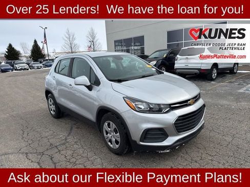 Used 2018 Chevrolet Trax LS image 2